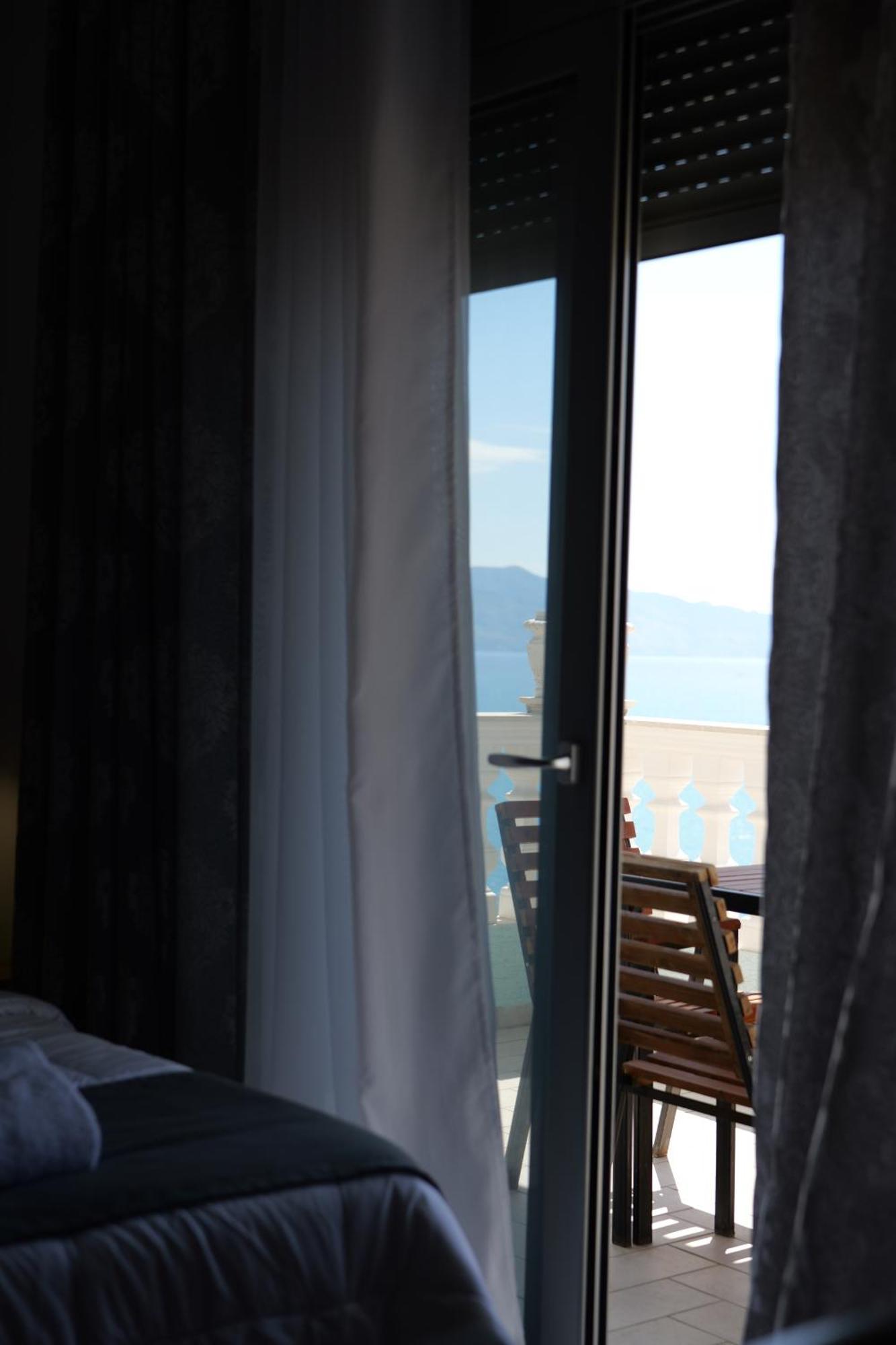 Hotel Abedini Sarande Exterior photo